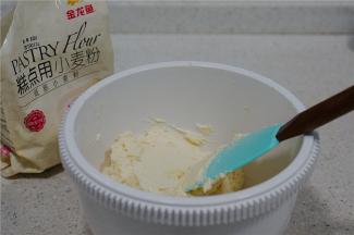 拌至无干粉状就可以。