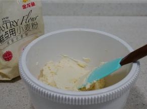拌至无干粉状就可以。