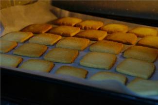 入预热好的烤箱150度烤制30分钟就可以，不同的烤箱不同的性能，这个咱合理的调整。