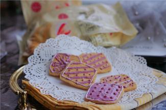 无奈画画0技能，只能画成如图状，凝固透了之后就单片包装好就可以用来送人啦。