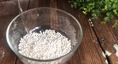 西米用热水快速冲洗一下，沥干水分