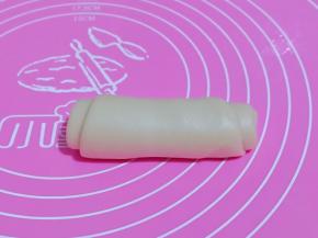 由从上往下卷起来。