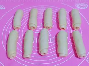 依次做完，盖上保鲜膜，松弛15分钟。