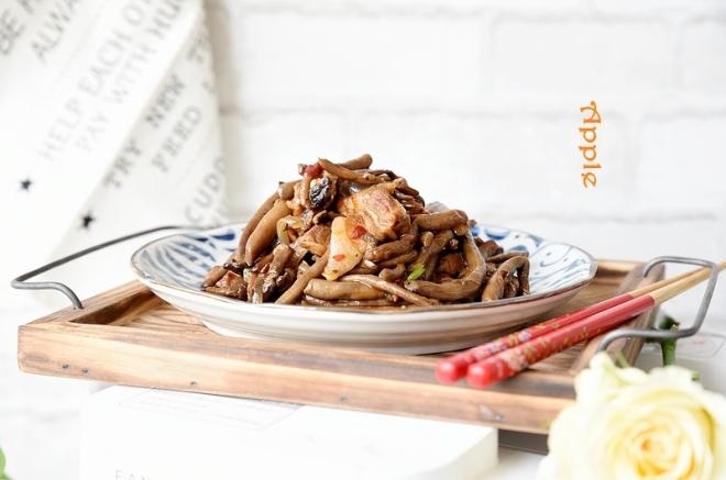 干锅茶树菇
