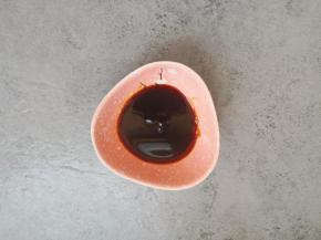 调好酱汁，生抽，糖，耗油，老抽倒入小婉中拌匀备用。