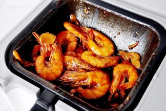 最后手机上显示烹饪结束，鸣音会再次进行提示。打开机器，就能看到已经炒好的菜了。怎么样，还不错吧？ 美美的享用吧！