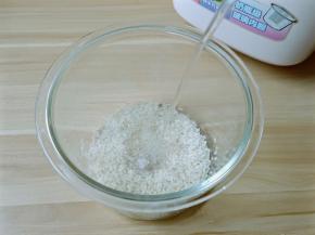 大米放玻璃内胆，多清洗几遍。