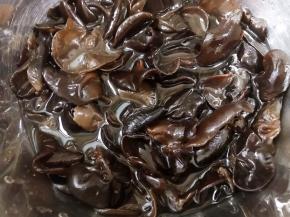 捞出过凉水后沥干