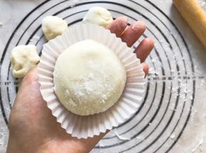 翻面放入纸托中