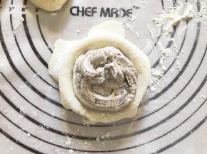 挤上奥利奥咸奶油