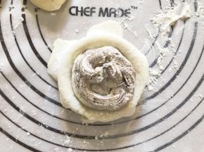 挤上奥利奥咸奶油