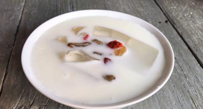 加入葡萄干和枸杞