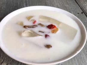 加入葡萄干和枸杞