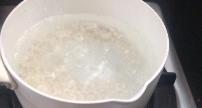 迅速沥干后倒入开水锅中