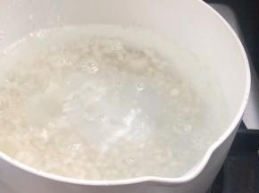 迅速沥干后倒入开水锅中