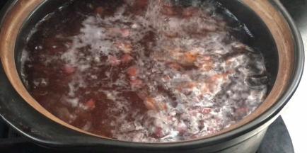 大火烧开后转小火熬煮半小时