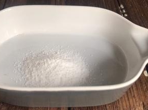 冰粉装入容器内