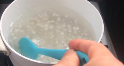 不停的搅拌至沸腾