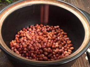 洗净沥水后放入锅中