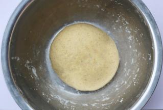 揉成光滑面团。