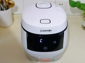 饭煲自动启动，这样就不用管啦，5秒后自动开始煮粥，显示屏开始旋转，即将进入烹饪模式。