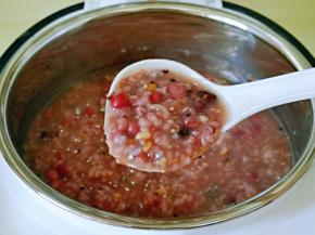 特别浓稠的杂粮粥。