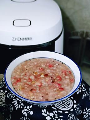 用这款饭煲做粥太合适了，一小时二十分熬出来的粥，口感香糯，老少皆宜。