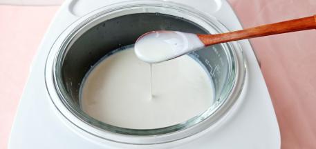 看看这酸奶细腻顺滑，好好喝。