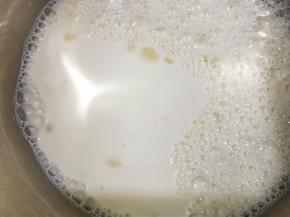 加入牛奶里搅拌均匀