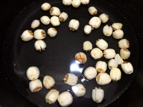 放入锅里加入清水煮20分钟左右