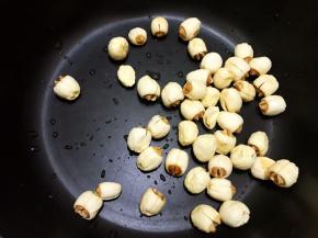 莲子淘洗干净