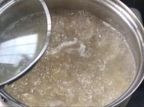 关火，盖上锅盖焖20分钟左右