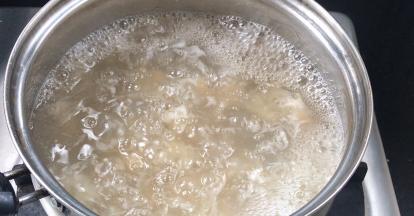 转小火熬煮10分钟
