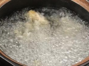 转小火熬煮半小时