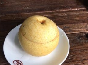 把切下的三分之一当盖子，盖在上面