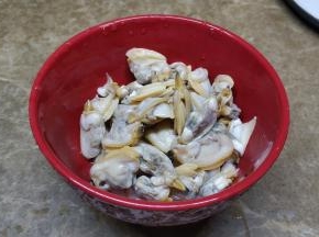 去壳取肉用凉开水冲洗干净备用