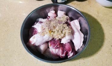 放入肉里