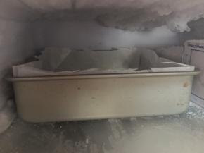 轻震模具后放入冰箱冷冻5小时以上，凝固即可；