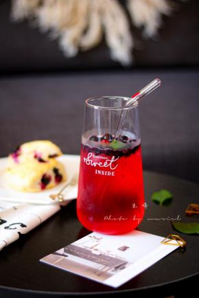 HEY JULIE 新西兰冻干黑醋栗+3-4颗蓝莓+RIO蜜桃味+冰块+薄荷