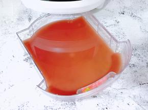 将水盒小心取出，通过蒸沥煮三步曲，米汤和米分离，带走了米中大量的淀粉！