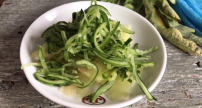 放入白色瓜瓤上面