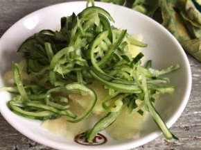 放入白色瓜瓤上面