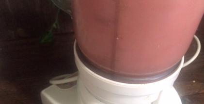 放入料理机中打成汁