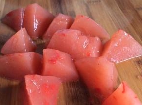 凉透后会自然凝固，倒出切块