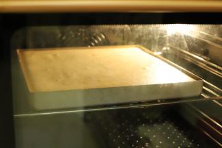 烤箱预热170度，上下火，中层，烘烤时间为22分钟。