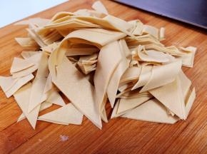 干豆腐切菱形块