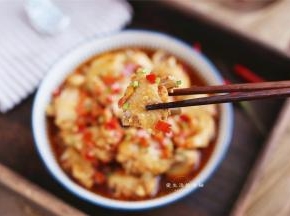 一份鲜嫩多汁的剁椒蒸鸡翅就做好了
