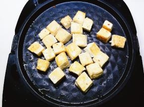 煎至两面金黄