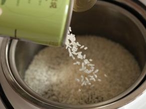 九阳轻养鲜米是免洗的，所以可以直接使用