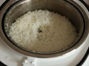 蒸熟的米饭，放到完全晾凉